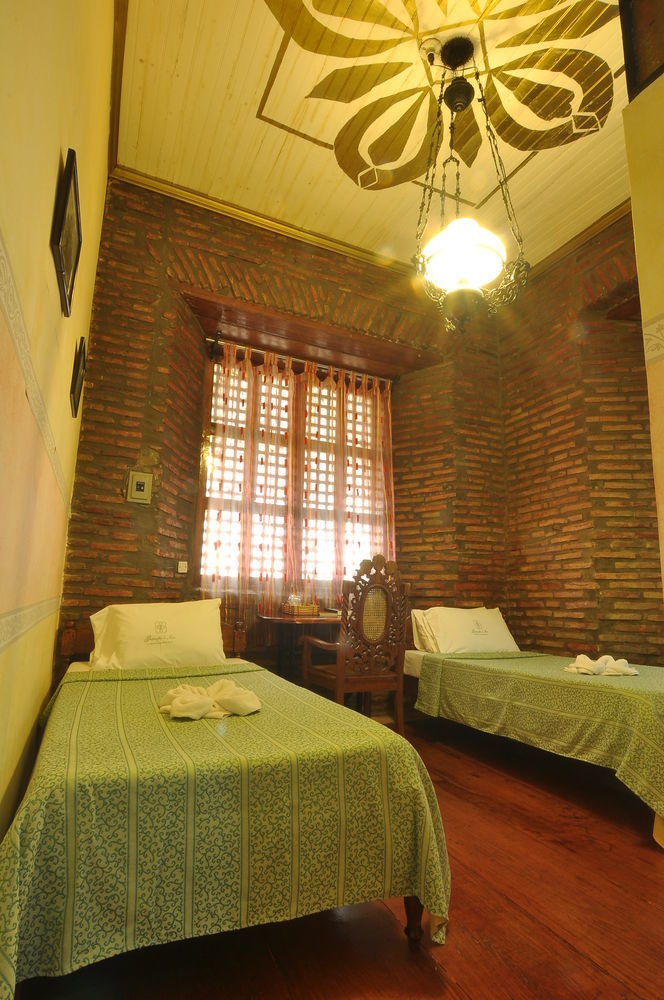 Zen Rooms Grandpa'S Inn Віган Екстер'єр фото