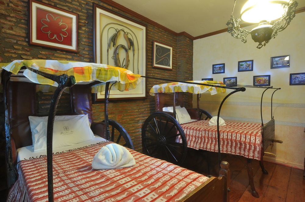 Zen Rooms Grandpa'S Inn Віган Екстер'єр фото